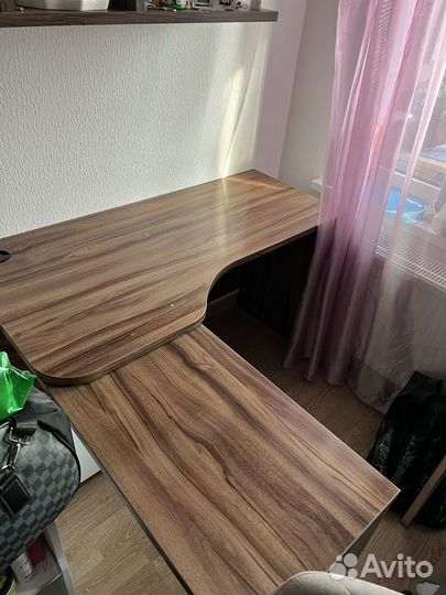 Письменный стол