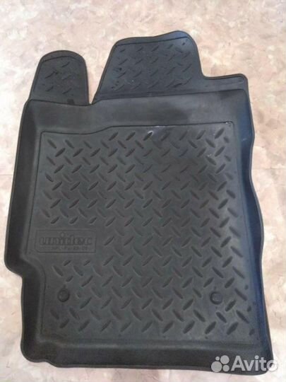 Автомобильные резиновые коврики