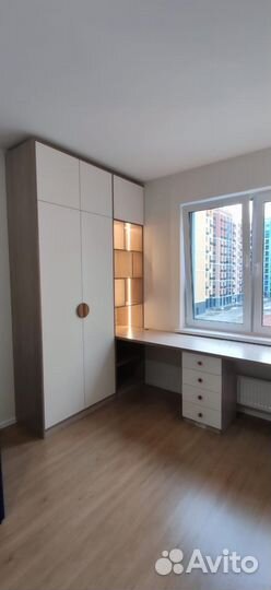 Рабчоая зона у окна для школьника студента