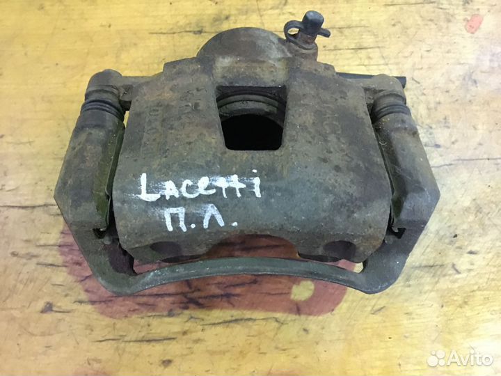 Суппорт передний левый Шевроле Лачетти