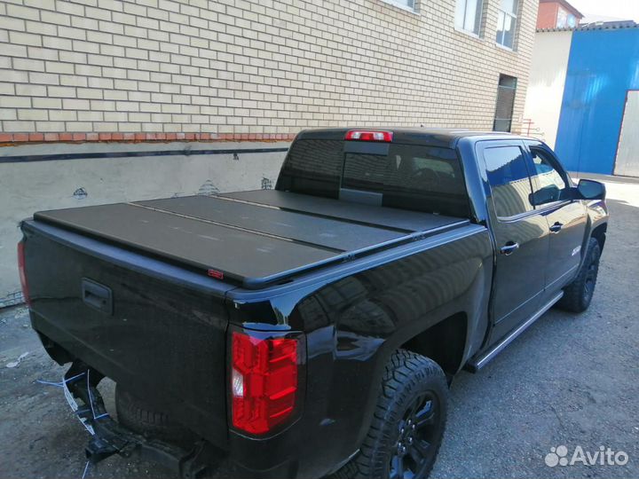 Жёсткая трёх секционная крышка Chevrolet Silverado