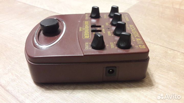 Гитарная педаль эффектов Behringer ADI21