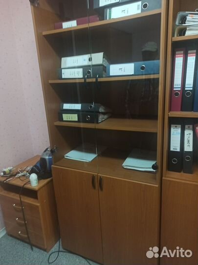 Книжный шкаф