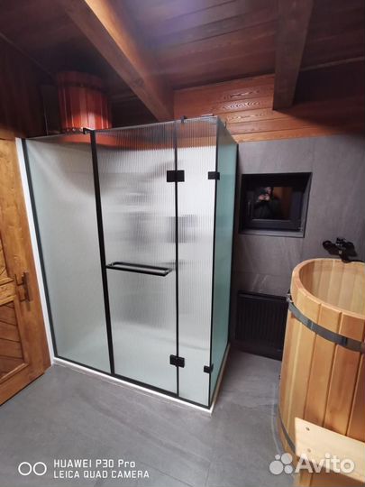 Стеклянные душевые перегородки