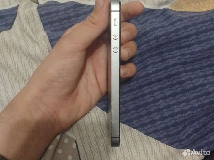 Телефон iPhone 5s
