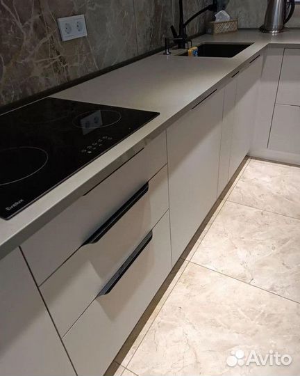 Кухня под потолок