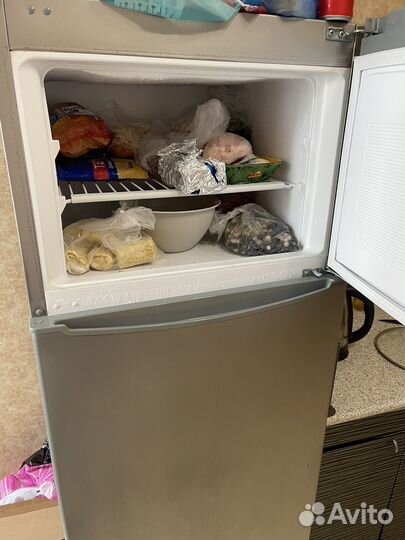 Холодильник vestel