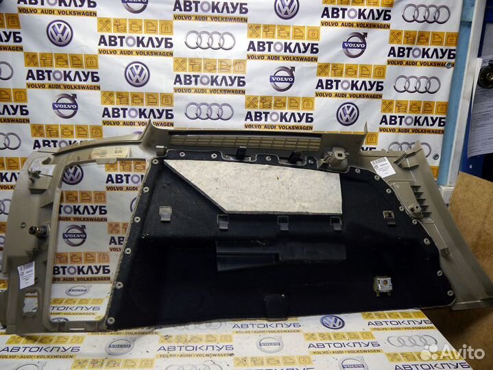 Обшивка багажника правая зад Вольво хс90