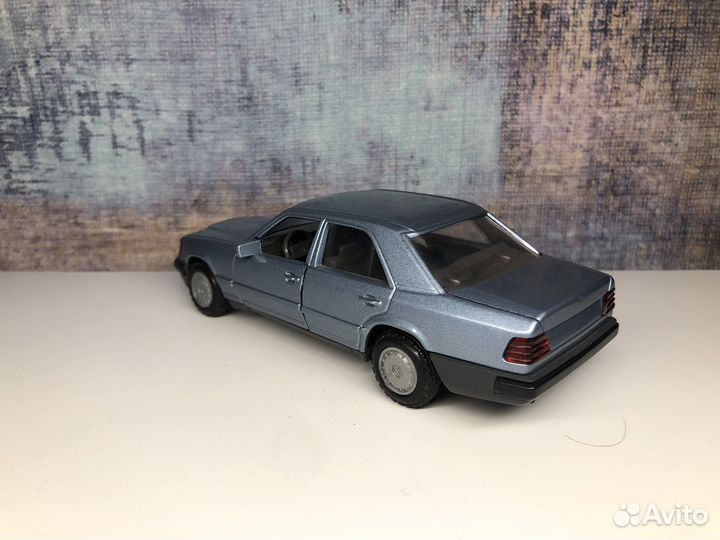 Cursor 1/35 Mercedes-Benz W124