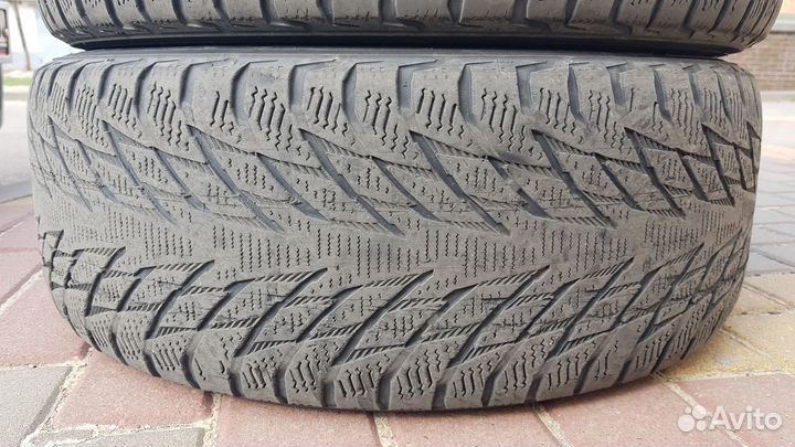 Nokian Tyres Hakkapeliitta R2 215/60 R16 99R