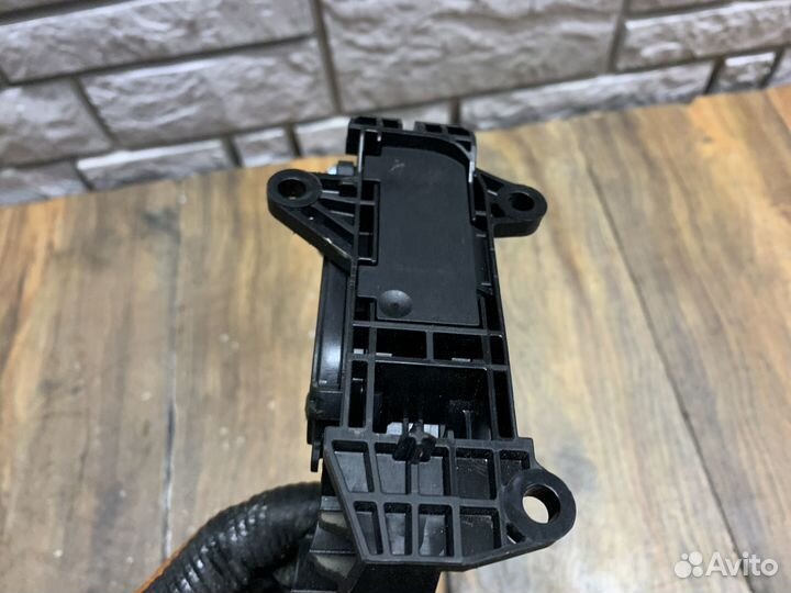 Skoda Rapid Педаль газа