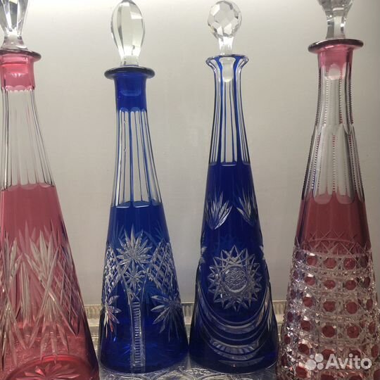 Четыре антикварных графина