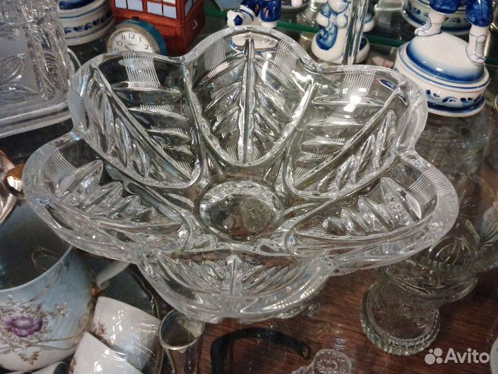 Хрустальная ваза, графины, стаканы и др посуда
