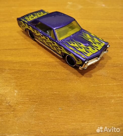 Машинка Hot wheels '65 Pontiac GTO Purple 2016