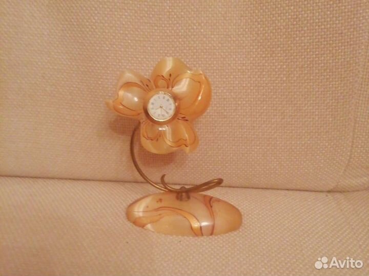 Часы настольные из селенита