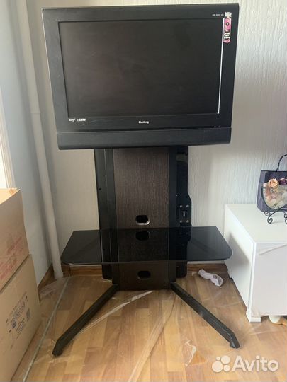 Телевизор вместе с тумбой