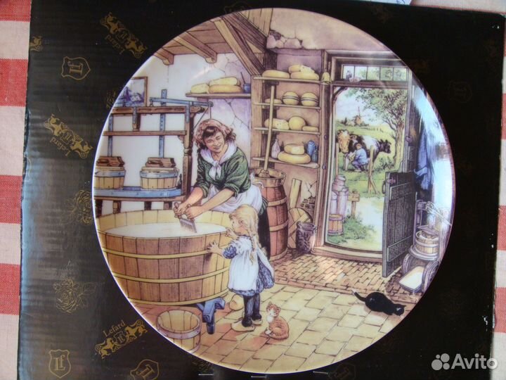 Сувенирные настенные тарелки