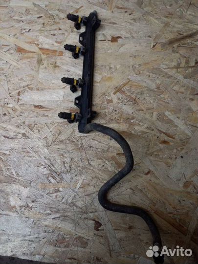 Топливная рампа Skoda Octavia A5 BUD 2011