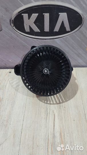 Вентилятор мотор печки отопителя Kia RIO 4