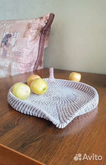 Поднос - блюдо плетёное Листик