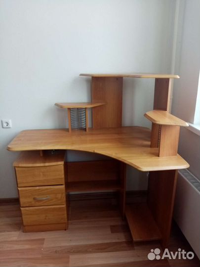 Компьютерный стол