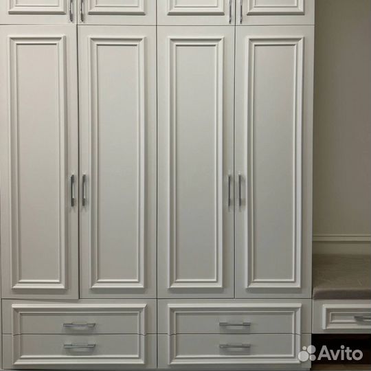 Шкаф в прихожую белый