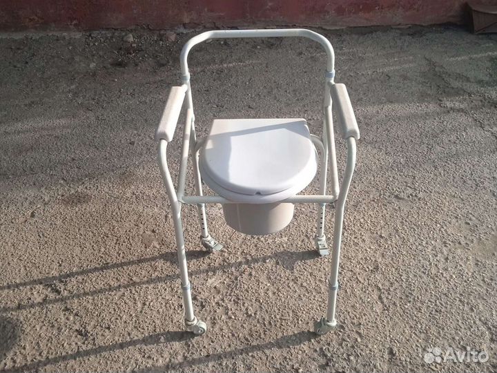 Санитарный стул для инвалидов