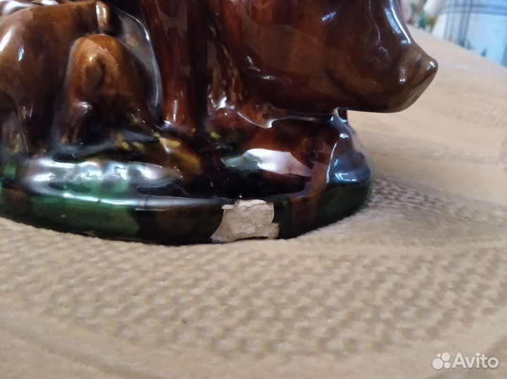 Свинья большая с 12 поросятами