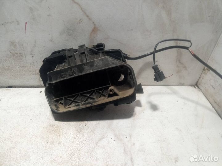 Замок крышки багажника Volkswagen Multivan T5 2006