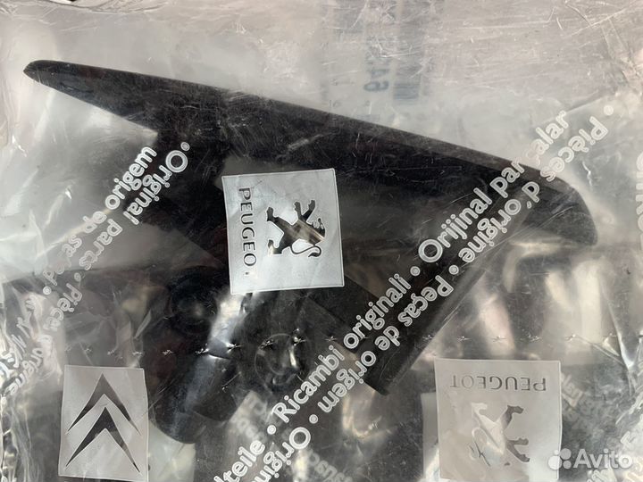 Форсунка омывателя фар Citroen C4 левая