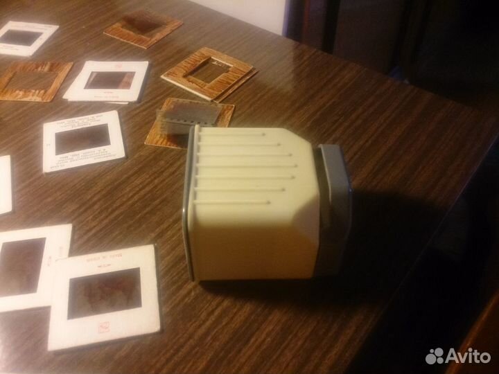 Диаскоп со слайдами. Часть слайдов расслоилась