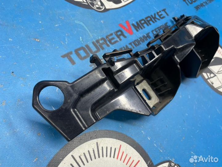 Клипса бампера задняя правая Mercedes-Benz C-Class