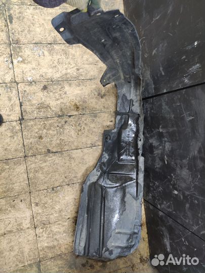 Подкрылок передний правый Toyota Rav4