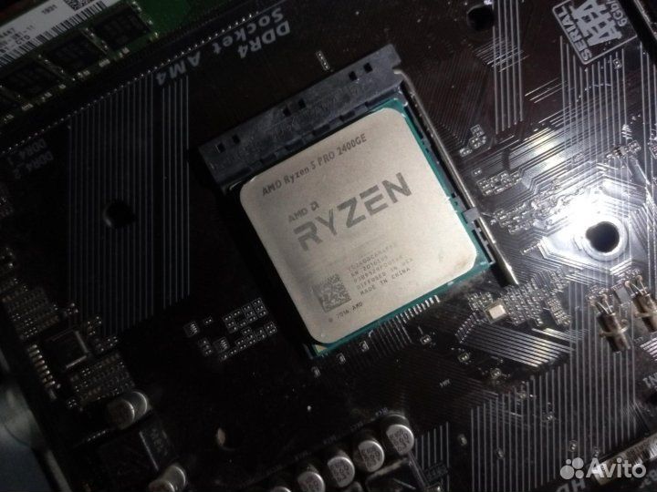 Процессор AMD Ryzen 5 PRO 2400GE