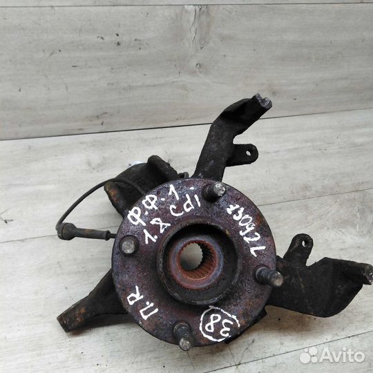 Кулак поворотный правый Ford Focus 1 ступица