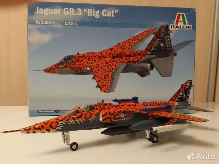 Модель самолета пластик 1/72