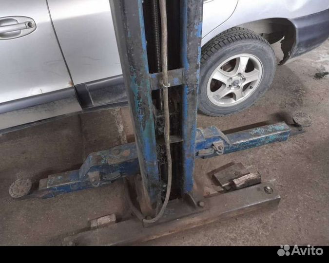 Подъёмник для автосервиса