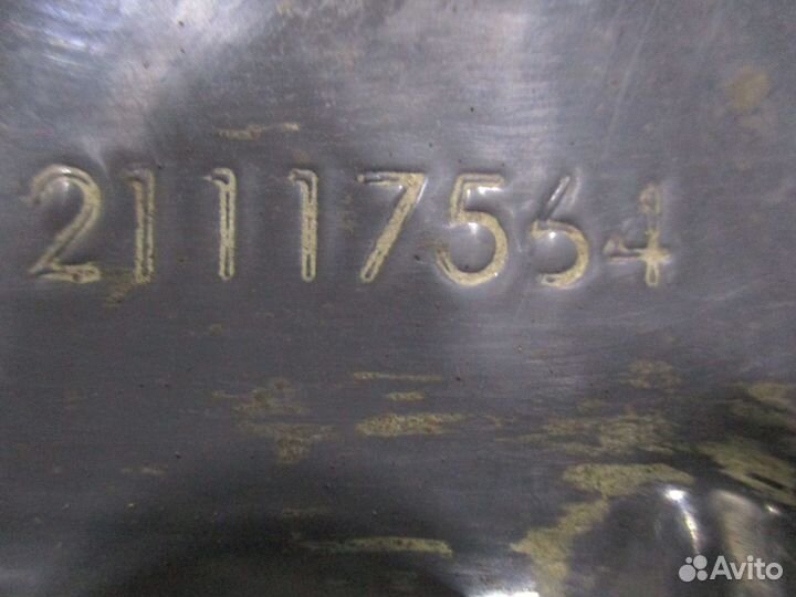 Кронштейн крыла уровня пола Volvo 21117564