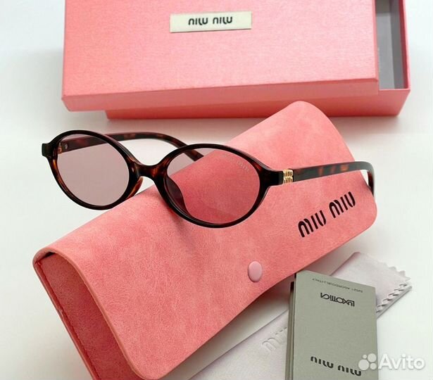 Солнцезащитные очки MIU MIU