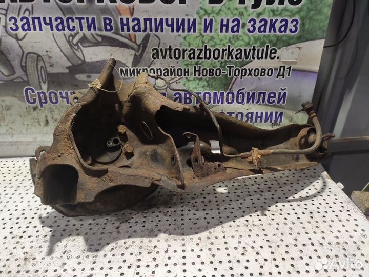 Кулак задний левый Mitsubishi Lancer