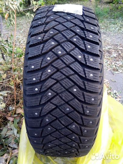 Goodyear UltraGrip Arctic 2 215/55 R17 98T