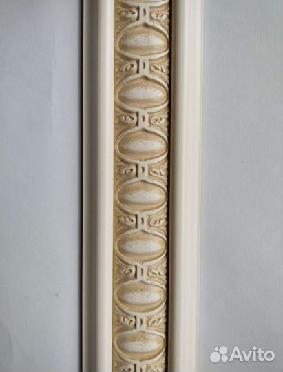 Молдинги из дуба и бука с растительным орнаментом