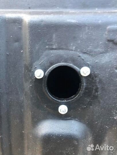 Топливный бак Митсубиси Лансер 9