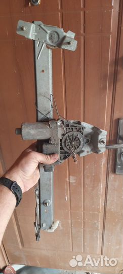 Стекло подъёмники на таёта авенсис 1998.г