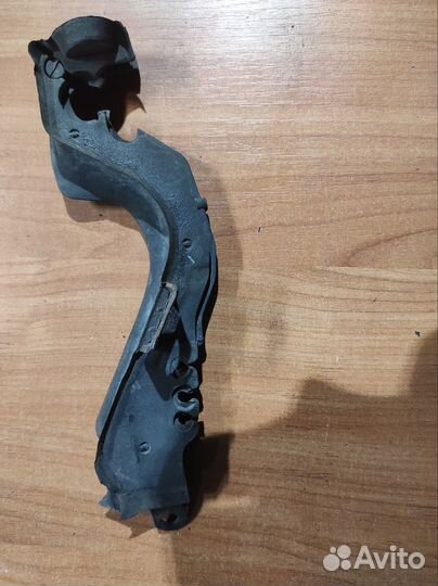 Уплотнительная резинка Mercedes W221