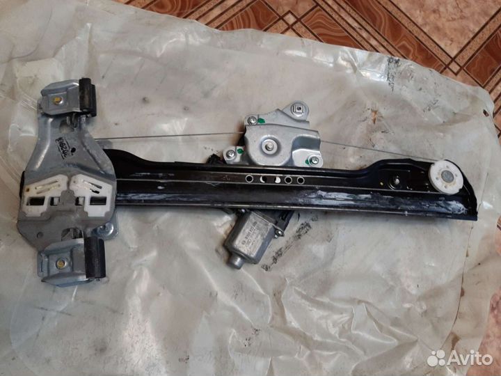 Передний левый стеклоподьемник Шевроле Авео Т300