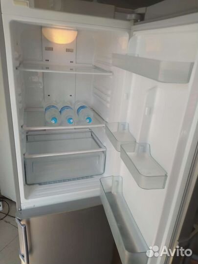 Холодильник Samsung