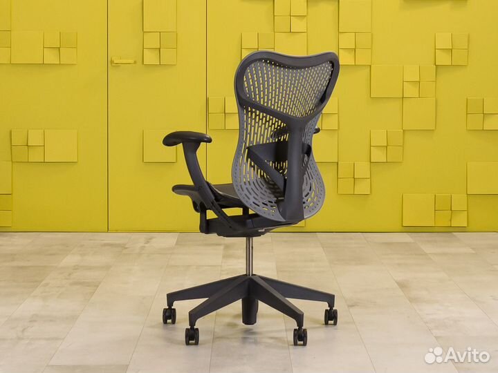 Компьютерное кресло Herman Miller Mirra 2 США