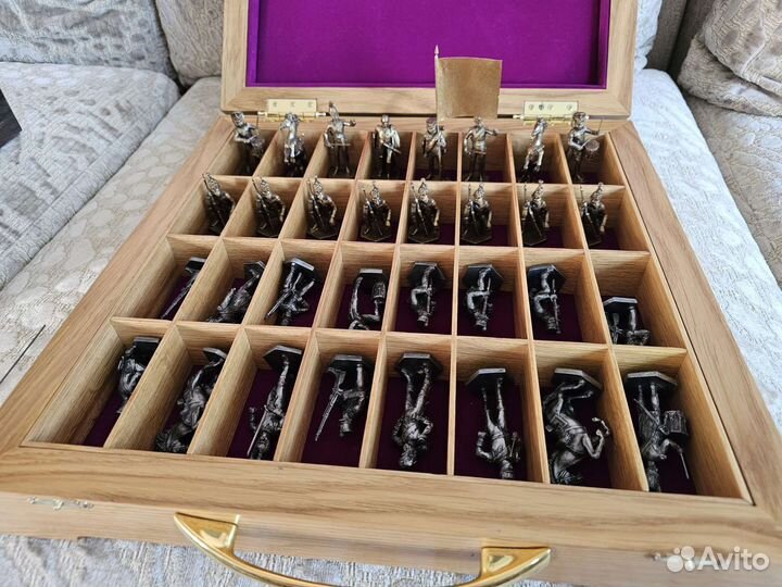 Подарочный набор шахмат с оловянными солдатиками