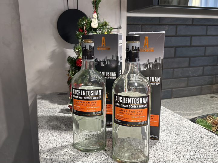 Коллекция пустых бутылок